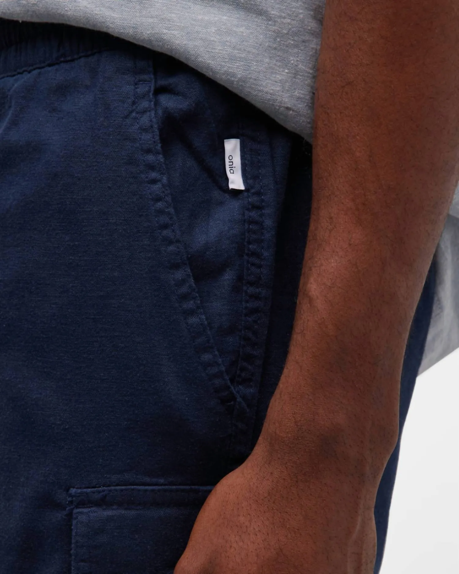 Men Stretch Linen Pull On Cargo Short In Deep Navy